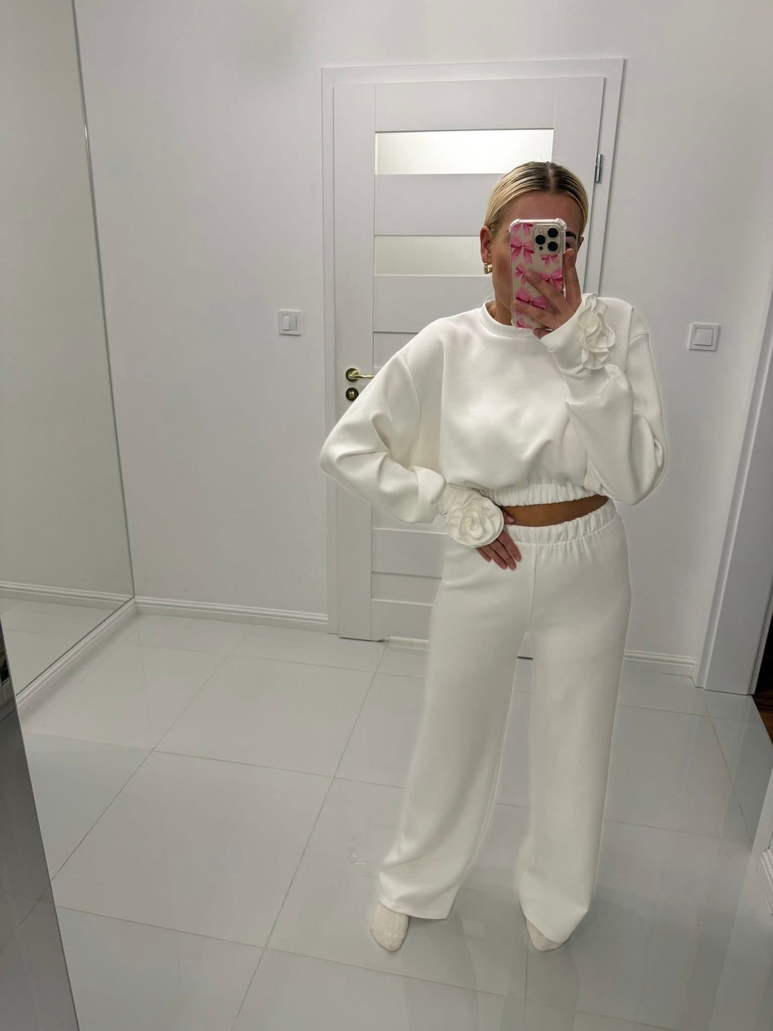 KOMPLET BLUZA Z RÓŻAMI+ SPODNIE
