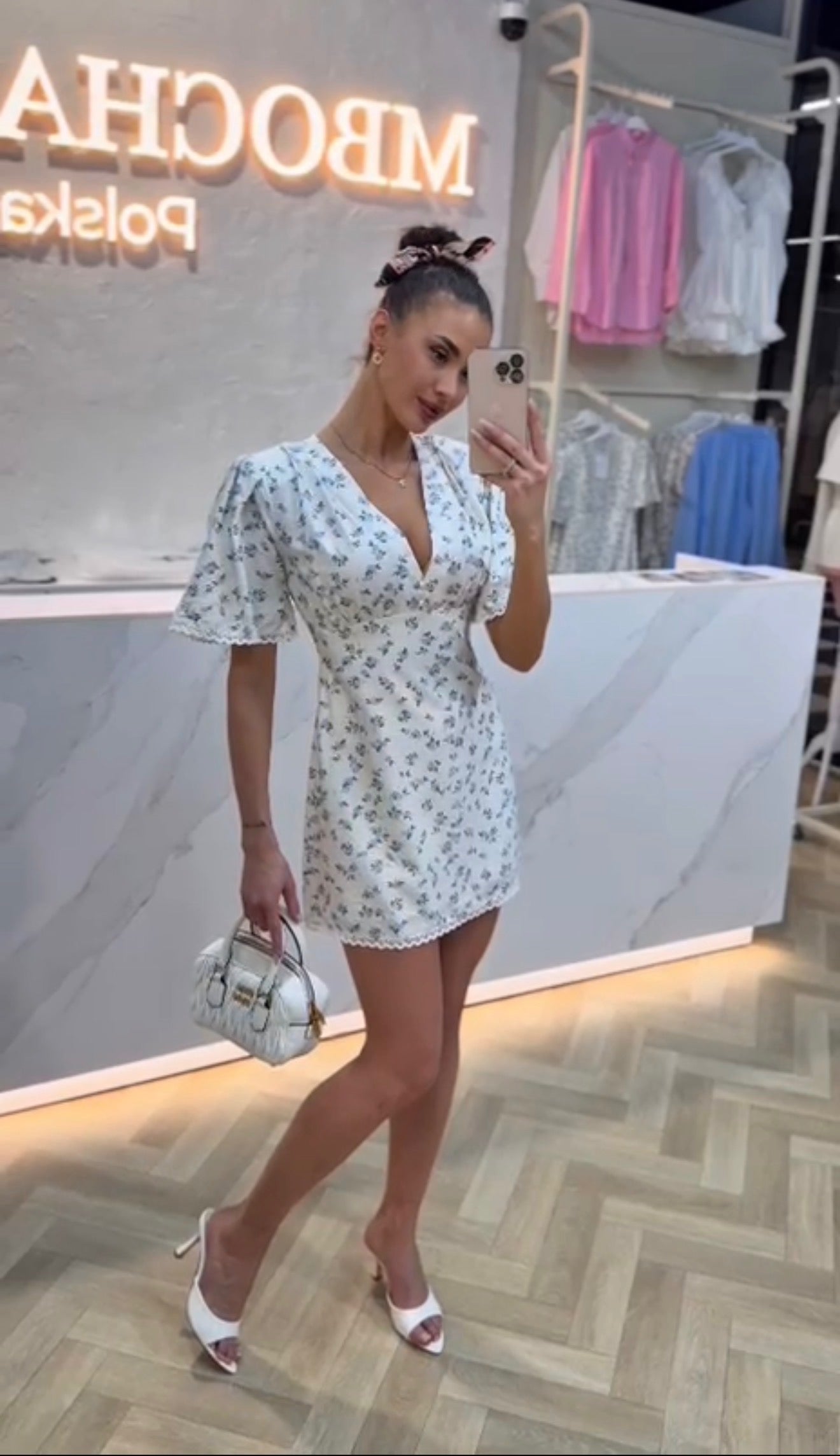 Sukienka w kwiaty